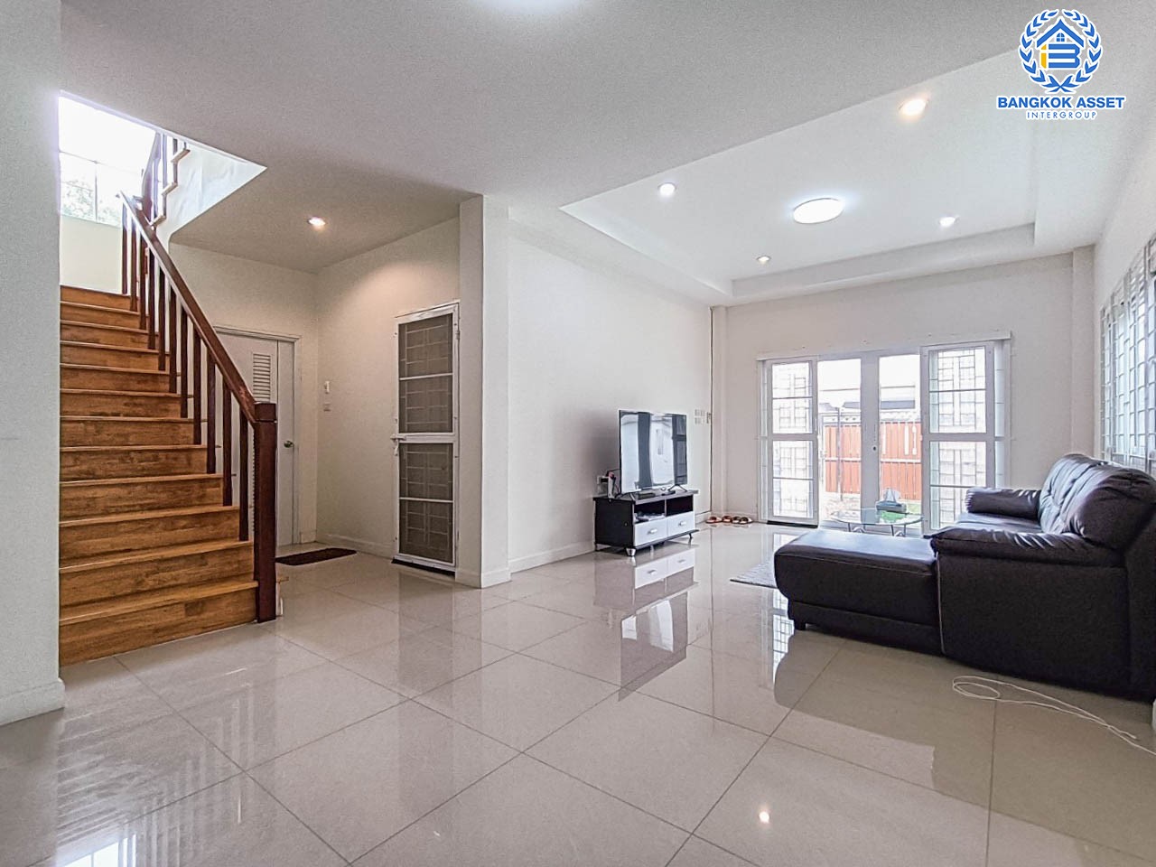 *****บ้านเดี่ยวมือสองย่านนนทบุรี ม.บ้านกาสะลอง กาญจนาภิเษก บ้านมือ1 ไม่เคยเข้าอยู่ เนื้อที่กว้างขวางมากถึง 66 ตร.ว. ฟังก์ชัน 4 ห้องนอน 3 ห้องน้ำ ที่จอดรถ 2 คัน แถมฟรี! เครื่องปรับอากาศ 1 เครื่อง มีพื้นที่รอบบ้าน ภายในตกแต่งสวย ตั้งบนทำเลแห่งการเดินทาง ใกล้รถไฟฟ้าสายสีม่วง "สถานีตลาดบางใหญ่"